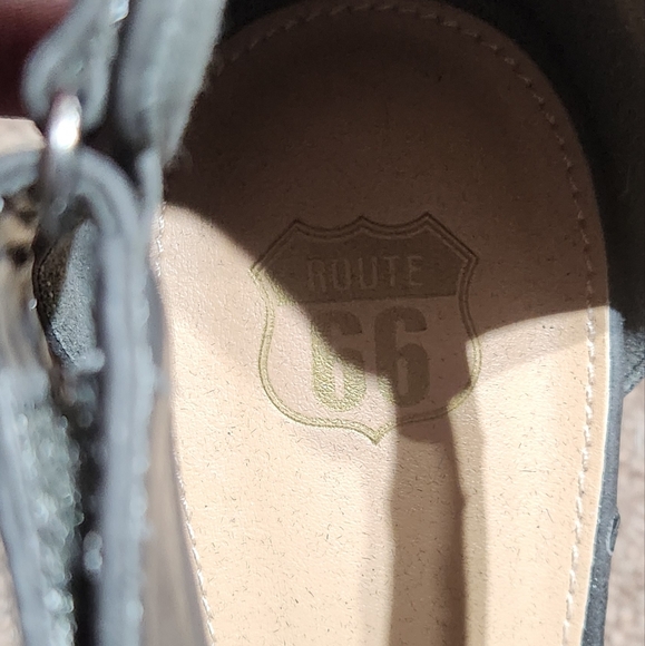 🎅 3/$10 Route 66 Dark Grey Laser Cut Out Peep Toe Wedges Size 8 EUC - Picture 9 of 9